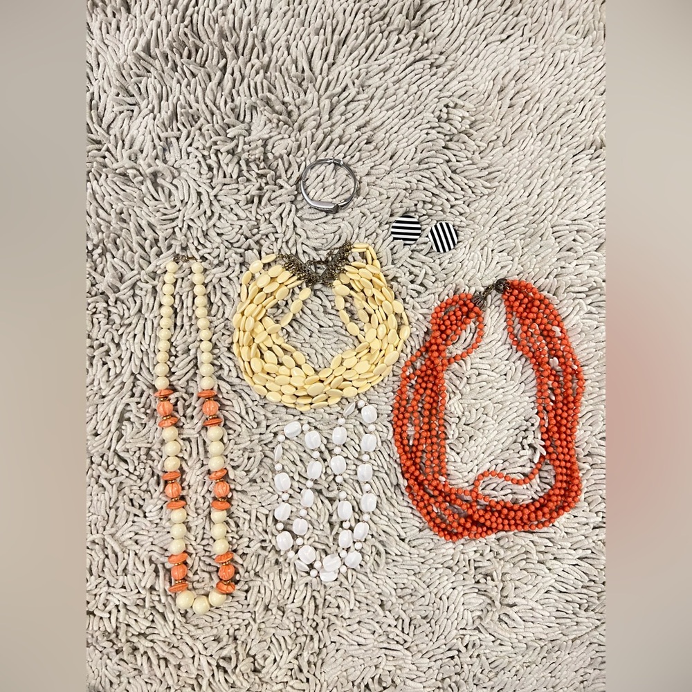 Bundle of Vintage Jewelry